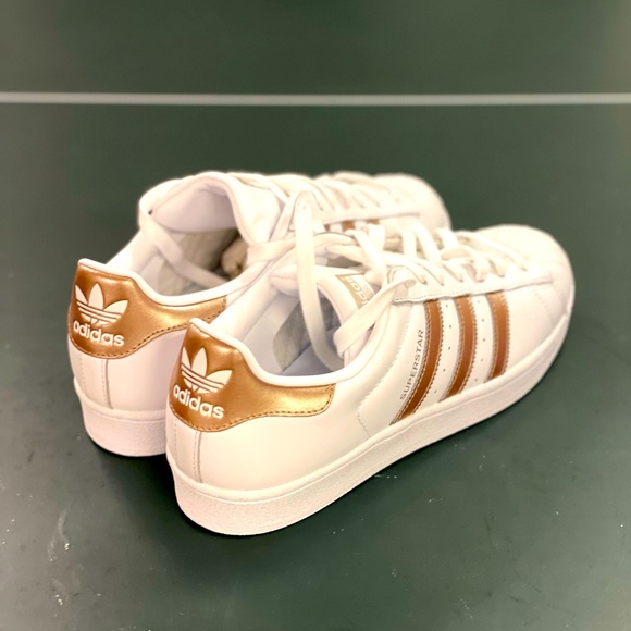 Adidas originals women superstar new in original box - Picture 3 of 4